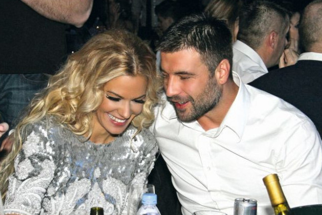 Da li je lepša od Bekvalčeve? Ovo je žena sa kojom je Natin bivši Ljuba dobio ćerku i kojoj je greškom poslala skandaloznu poruku (FOTO) Da li je lepša od Bekvalčeve? Ovo je žena sa kojom je Natin bivši Ljuba dobio ćerku i kojoj je greškom poslala skandaloznu poruku (FOTO)