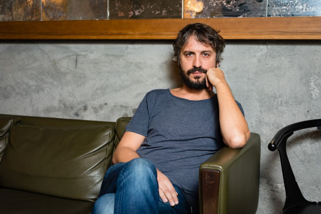Koliko je lepa i drugačija! Bane Trifunović prvi put pred svima pokazao devojku, svi komentarišu JEDNO (FOTO) Koliko je lepa i drugačija! Bane Trifunović prvi put pred svima pokazao devojku, svi komentarišu JEDNO (FOTO)
