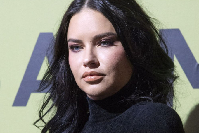Gledamo i ne verujemo! Adriana Lima doživela totalnu transformaciju, svetska javnost u šoku Gledamo i ne verujemo! Adriana Lima doživela totalnu transformaciju, svetska javnost u šoku