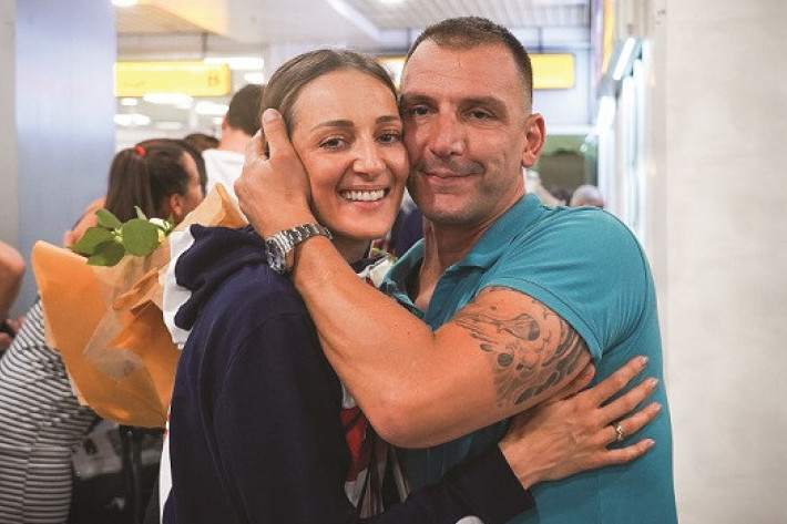 Pljušte čestitke sa svih strana: Maja Ognjenović je DOČEKALA, obradovala porodicu lepim vestima, Dača plače od sreće (FOTO) Pljušte čestitke sa svih strana: Maja Ognjenović je DOČEKALA, obradovala porodicu lepim vestima, Dača plače od sreće (FOTO)