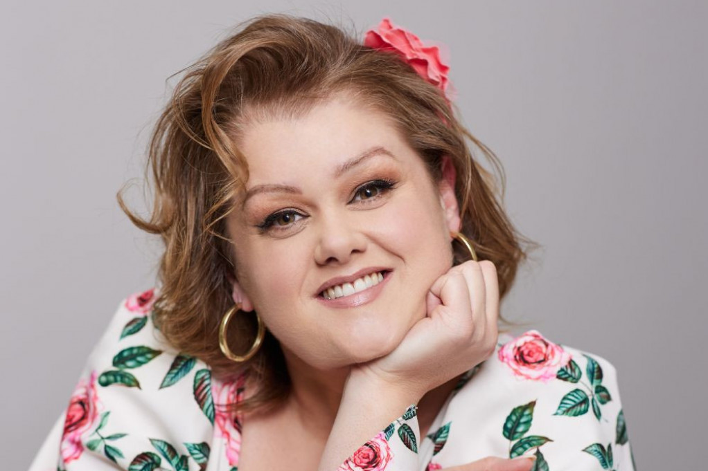 80 kilograma manje i prva uska, strukirana večernja haljina: Bojana Stamenov sada izgleda kao model, nove fotografije su neverovatne! 80 kilograma manje i prva uska, strukirana večernja haljina: Bojana Stamenov sada izgleda kao model, nove fotografije su neverovatne!