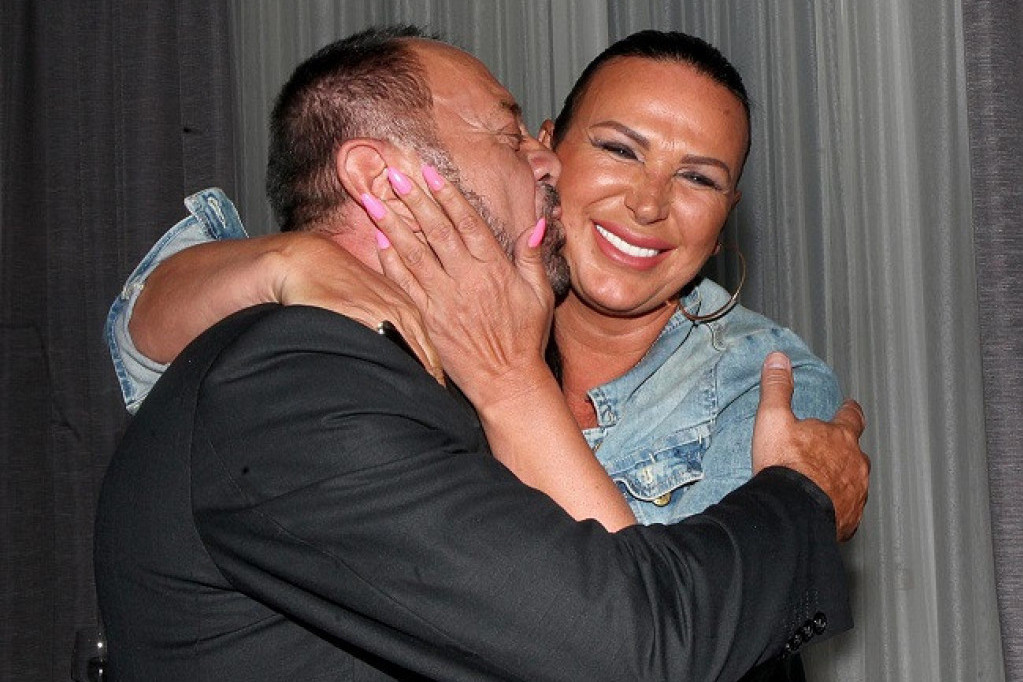 Nije čudo što je napustila Srbiju: Marta uhvatila Mileta u preljubi, ovo su svi detalji Nije čudo što je napustila Srbiju: Marta uhvatila Mileta u preljubi, ovo su svi detalji