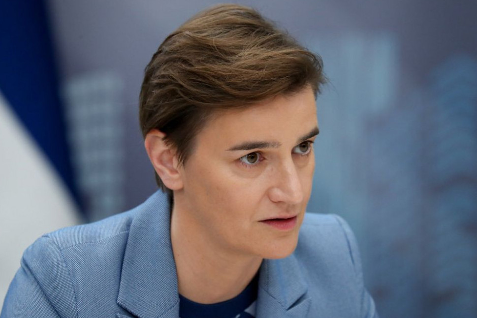Brnabićka u crnini, Milica sa crnom beretkom: Premijerka sa partnerkom na sahrani kraljice Elizabete (FOTO) Brnabićka u crnini, Milica sa crnom beretkom: Premijerka sa partnerkom na sahrani kraljice Elizabete (FOTO)