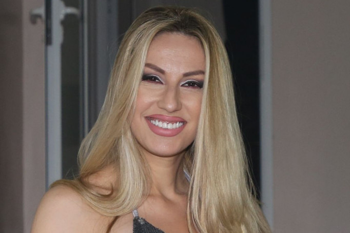 POVLAČIM SE sa estrade, a razlog je NAJLEPŠI NA SVETU: Rada Manojlović objavila predivne vesti, otac u Četeržu se rasplakao kad je čuo POVLAČIM SE sa estrade, a razlog je NAJLEPŠI NA SVETU: Rada Manojlović objavila predivne vesti, otac u Četeržu se rasplakao kad je čuo