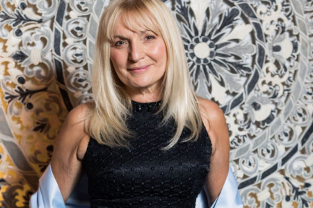 Prvi razlog za smeh posle smrti muža: Vesna de Vinča okupila porodicu za rođendan, a onda se pojavio ON sa poklonima,srce je zaigralo (FOTO) Prvi razlog za smeh posle smrti muža: Vesna de Vinča okupila porodicu za rođendan, a onda se pojavio ON sa poklonima,srce je zaigralo (FOTO)