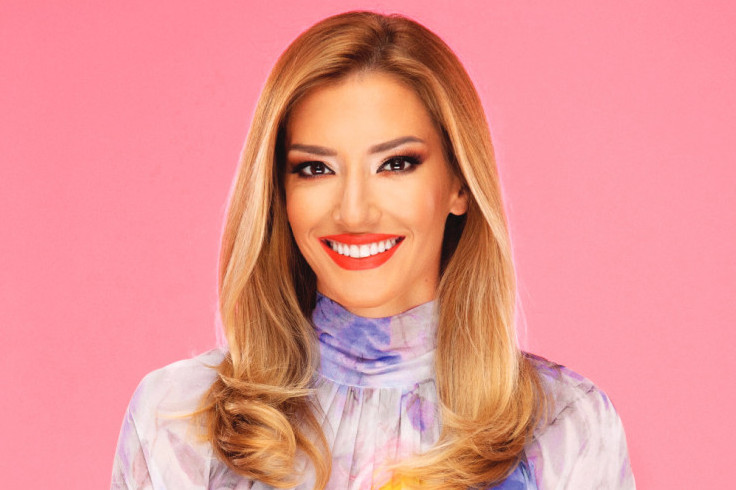 Jovana Joksimović bez trunke šminke na rođendanu svoje kume, oko nje glamur: Pogledajte fotku koja je šokirala Instagram Jovana Joksimović bez trunke šminke na rođendanu svoje kume, oko nje glamur: Pogledajte fotku koja je šokirala Instagram
