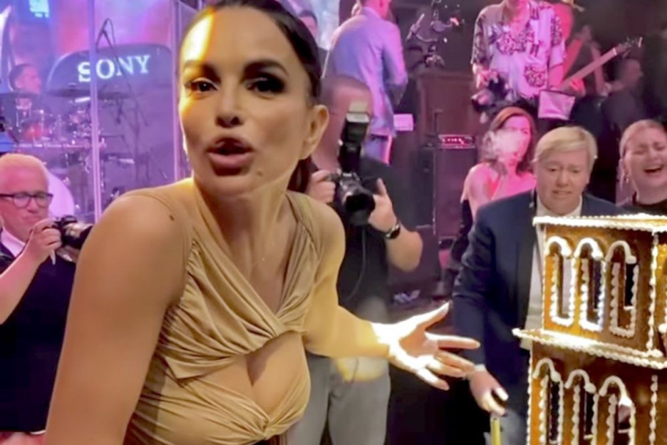 Ovako slavi sveže razvedena žena: Nikad glamuroznija proslava rođendana, Severina puni 50 JEDAN DETALJ govori više od 1000 reči Ovako slavi sveže razvedena žena: Nikad glamuroznija proslava rođendana, Severina puni 50 JEDAN DETALJ govori više od 1000 reči