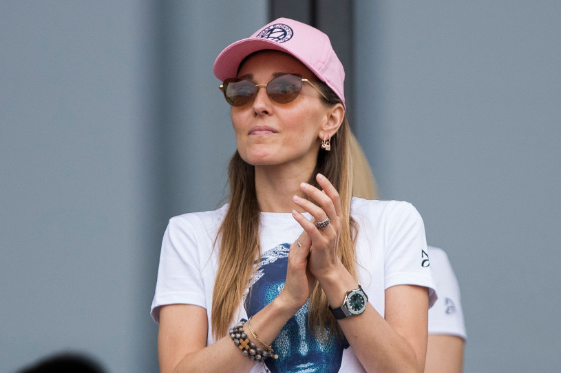 Jelena Đoković na Noletov meč povela majku: Ko je, kako izgleda i zašto svi godinama napadaju Veru Ristić (FOTO) Jelena Đoković na Noletov meč povela majku: Ko je, kako izgleda i zašto svi godinama napadaju Veru Ristić (FOTO)