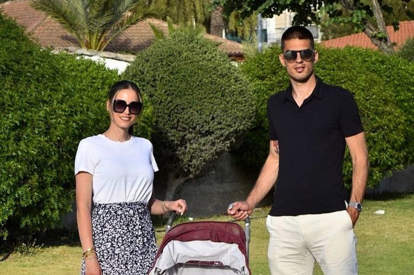 Mala Anika više neće biti NAJMLAĐA: Vujadin Savić je upravo objavio na Instagramu, PETA BEBA U PORODICI (FOTO) Mala Anika više neće biti NAJMLAĐA: Vujadin Savić je upravo objavio na Instagramu, PETA BEBA U PORODICI (FOTO)
