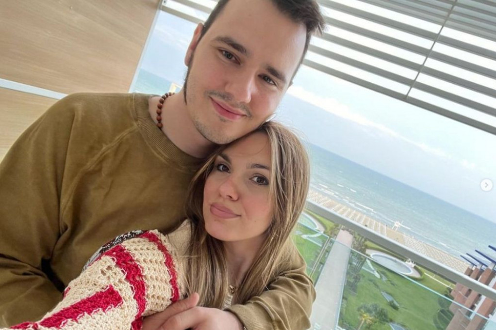 Aleksa Balašević napustio Srbiju! Majka Olivera neutešna moli ga da se vrati: Evo u koju državu se preselio i kako mu izgleda dom (FOTO) Aleksa Balašević napustio Srbiju! Majka Olivera neutešna moli ga da se vrati: Evo u koju državu se preselio i kako mu izgleda dom (FOTO)