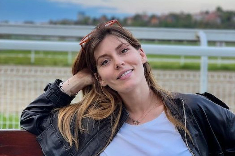 Tri generacije: Tamara Dragičević objavila porodični portret sa majkom, sestrom i ćerkom, RASPLAKAĆE I NAJJAČE (FOTO) Tri generacije: Tamara Dragičević objavila porodični portret sa majkom, sestrom i ćerkom, RASPLAKAĆE I NAJJAČE (FOTO)
