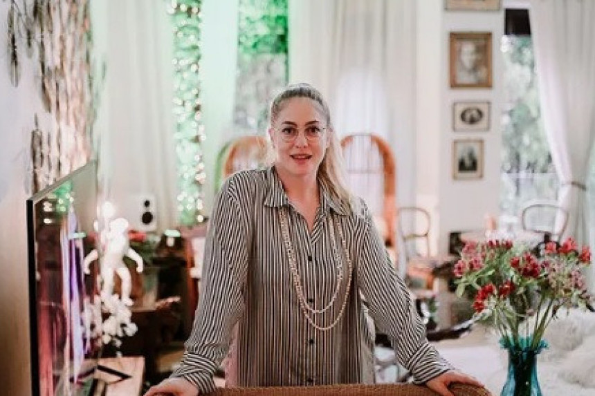 Mama iz snova: Ovako izgleda dom Hristine Popović, prizor iz kuhinje sa ćerkom će vas raznežiti (FOTO) Mama iz snova: Ovako izgleda dom Hristine Popović, prizor iz kuhinje sa ćerkom će vas raznežiti (FOTO)
