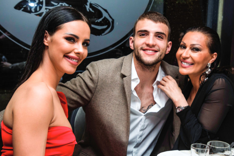 Ori se od sreće u vili Ražnatovića: Bogdana je razlog najveće radosti! Ceca podelila DIVNE VESTI (FOTO) Ori se od sreće u vili Ražnatovića: Bogdana je razlog najveće radosti! Ceca podelila DIVNE VESTI (FOTO)