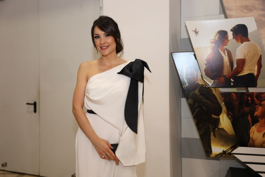 Haljina na kojoj bi joj Kejt Midlton pozavidela: Dragana Mićalović zablistala u svečanoj toaleti od koje zastaje dah (FOTO)