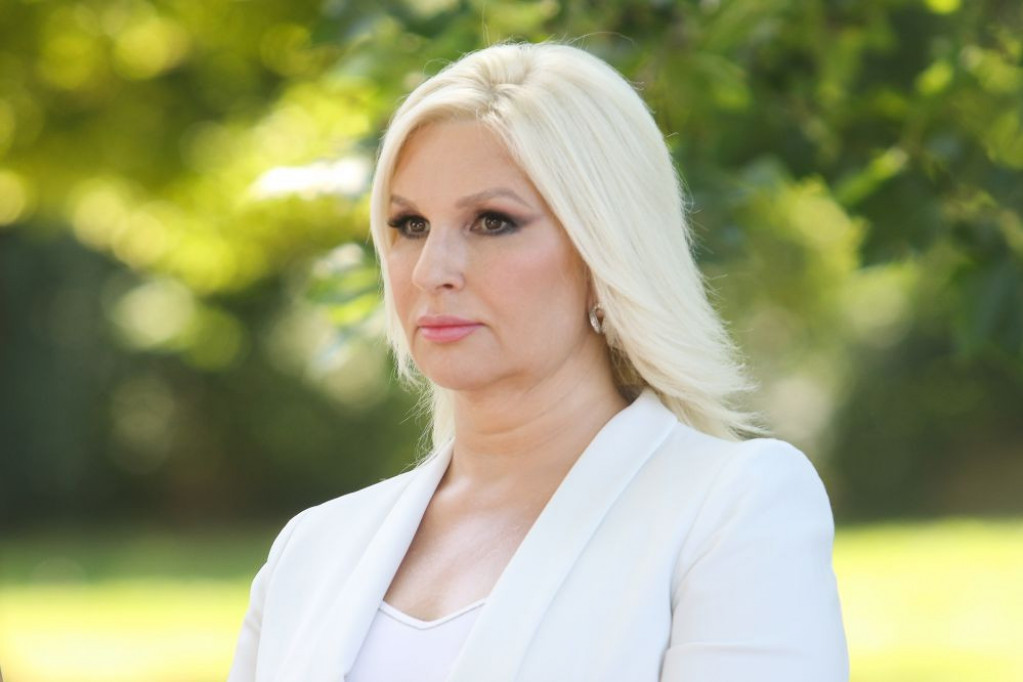 Osmelila se da ovo uradi: Zorana Mihajlović bez trunke šminke, da li ćete prepoznati ministarku? (FOTO) Osmelila se da ovo uradi: Zorana Mihajlović bez trunke šminke, da li ćete prepoznati ministarku? (FOTO)
