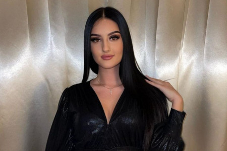 Svi ogovaraju Manuelu! Ćerka Dragane Mirković novim fotografijama izazvala haos na Instagramu Svi ogovaraju Manuelu! Ćerka Dragane Mirković novim fotografijama izazvala haos na Instagramu