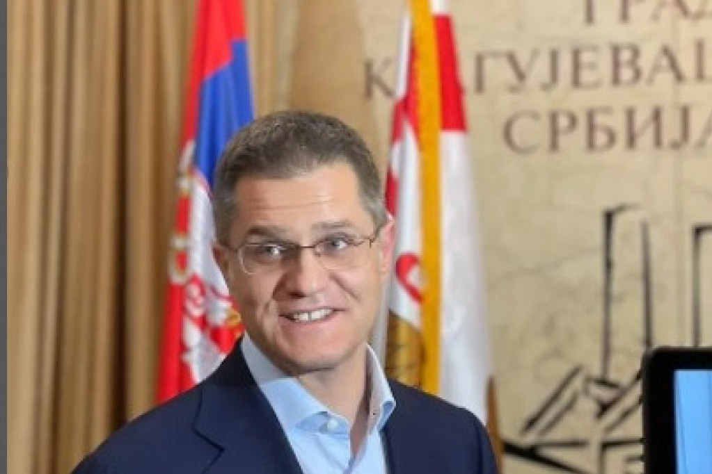 Gledali ste je na RTS-u, onda je nestala! Supruga Vuka Jeremića, Nataša, bila je najlepša voditeljka, sad izgleda OVAKO (FOTO) Gledali ste je na RTS-u, onda je nestala! Supruga Vuka Jeremića, Nataša, bila je najlepša voditeljka, sad izgleda OVAKO (FOTO)