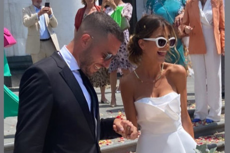 Medeni mesec za smele! Ćerka Mirjane Bobić Mojsilović sa mužem otputovala na ovu destinaciju: Svi komentarišu jedno (FOTO) Medeni mesec za smele! Ćerka Mirjane Bobić Mojsilović sa mužem otputovala na ovu destinaciju: Svi komentarišu jedno (FOTO)