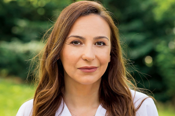 Porodica Gordane Uzelac prvi put u javnosti: Zavirite u intimu poznate novinarke koju je godinama krila Porodica Gordane Uzelac prvi put u javnosti: Zavirite u intimu poznate novinarke koju je godinama krila