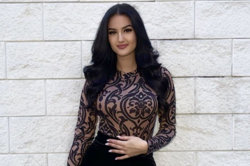 Ćerka Dragane Mirković pokazala kako se oblači ćerka milionera: Ova bunda je san snova i izazvala je haos na Instagramu (FOTO) Ćerka Dragane Mirković pokazala kako se oblači ćerka milionera: Ova bunda je san snova i izazvala je haos na Instagramu (FOTO)