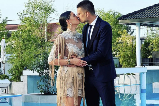 Prva fotografija sa VENČANJA Mirke i Vujadina! Glumica ekskluzivno za STORY prvi put o tajnoj svadbi Prva fotografija sa VENČANJA Mirke i Vujadina! Glumica ekskluzivno za STORY prvi put o tajnoj svadbi