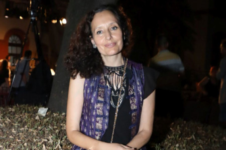 Draga, šta ti bi? Ivana Žigon izgledom sinoć pokrenula polemiku, da li ovo priliči dami njenih godina? (FOTO) Draga, šta ti bi? Ivana Žigon izgledom sinoć pokrenula polemiku, da li ovo priliči dami njenih godina? (FOTO)