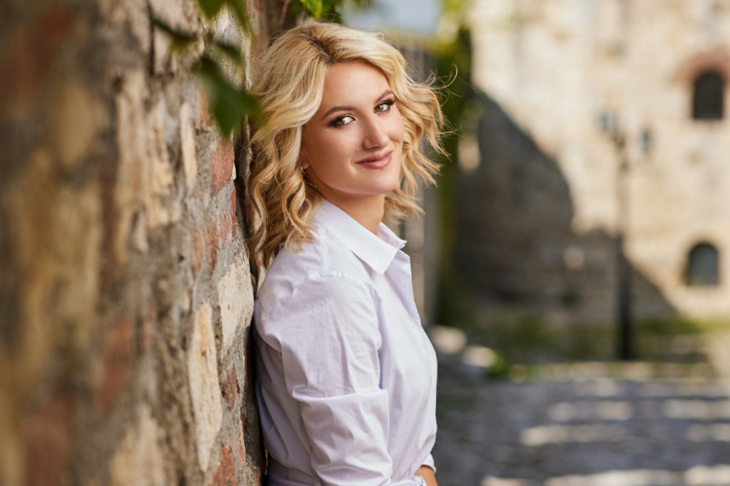 Divimo se: Nataša Kovačević u kupaćem pokazala trudnički stomak do zuba, svi joj aplaudiraju što ne skriva ni protezu (FOTO) Divimo se: Nataša Kovačević u kupaćem pokazala trudnički stomak do zuba, svi joj aplaudiraju što ne skriva ni protezu (FOTO)