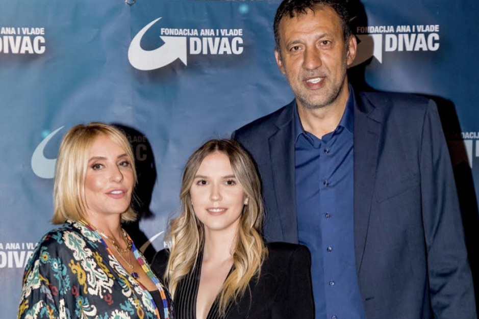 Bila je tatin i mamin ponos… Obnažila se Petra Divac, fotografija koju ćete tri puta pogledati Bila je tatin i mamin ponos… Obnažila se Petra Divac, fotografija koju ćete tri puta pogledati