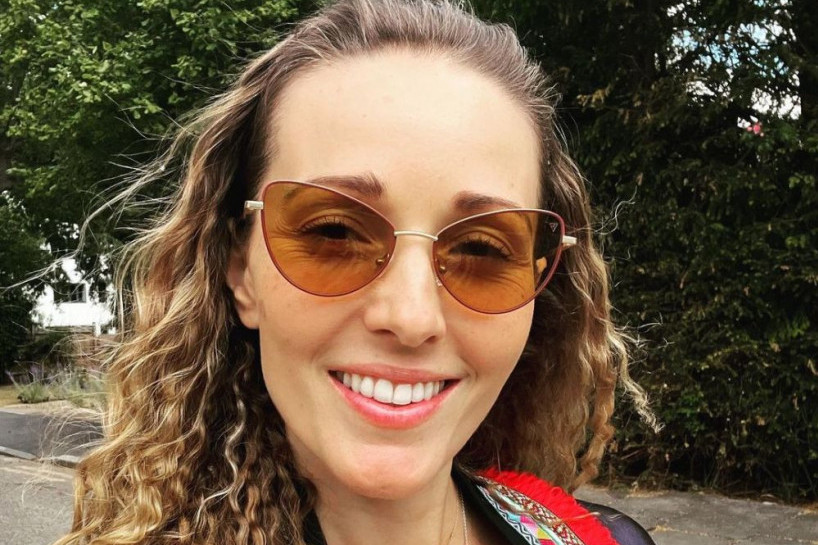 Kraljica transformacije: Jelena Đoković se posle lude deverove svadbe skockala za RTS, o njenoj suknji bruji Instagram Kraljica transformacije: Jelena Đoković se posle lude deverove svadbe skockala za RTS, o njenoj suknji bruji Instagram
