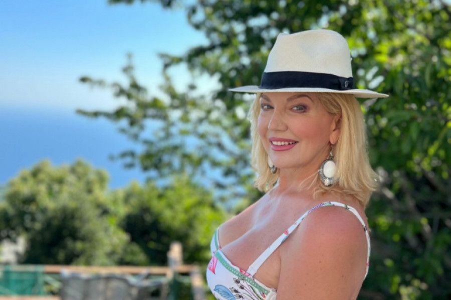 Vikendica Suzane Mančić u Velikoj Moštanici je raj na zemlji: Lavanda, zelenilo i drvo, zavirite na privatno imanje gde beži od svih (FOTO) Vikendica Suzane Mančić u Velikoj Moštanici je raj na zemlji: Lavanda, zelenilo i drvo, zavirite na privatno imanje gde beži od svih (FOTO)