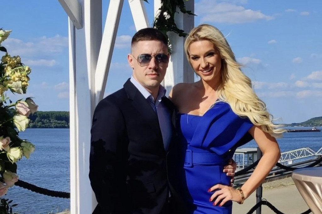 Anja Mit sa novim izabranikom staje na ludi kamen! Odredila DATUM VENČANJA, sve organizovala osim JEDNOG VAŽNOG DETALJA (FOTO) Anja Mit sa novim izabranikom staje na ludi kamen! Odredila DATUM VENČANJA, sve organizovala osim JEDNOG VAŽNOG DETALJA (FOTO)