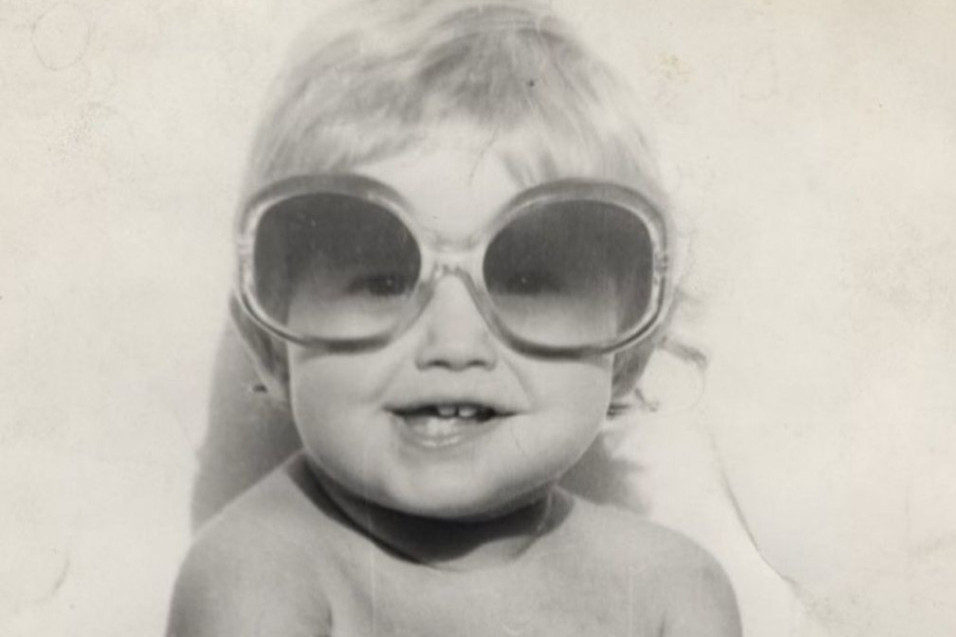 Danas živi holivudski san: Prepoznajete li preslatkog dečaka sa fotografije? Mnogima je izmamio osmehe na lice Danas živi holivudski san: Prepoznajete li preslatkog dečaka sa fotografije? Mnogima je izmamio osmehe na lice