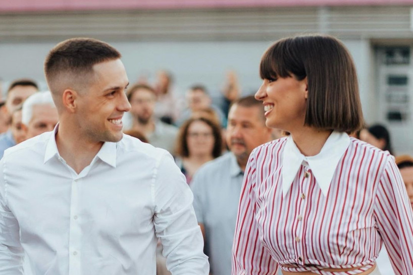 Pa svi vas vidimo! Sara Jo sa dečkom na terasi hotela UHVAĆENA NAGA u zanosu strasti (FOTO)