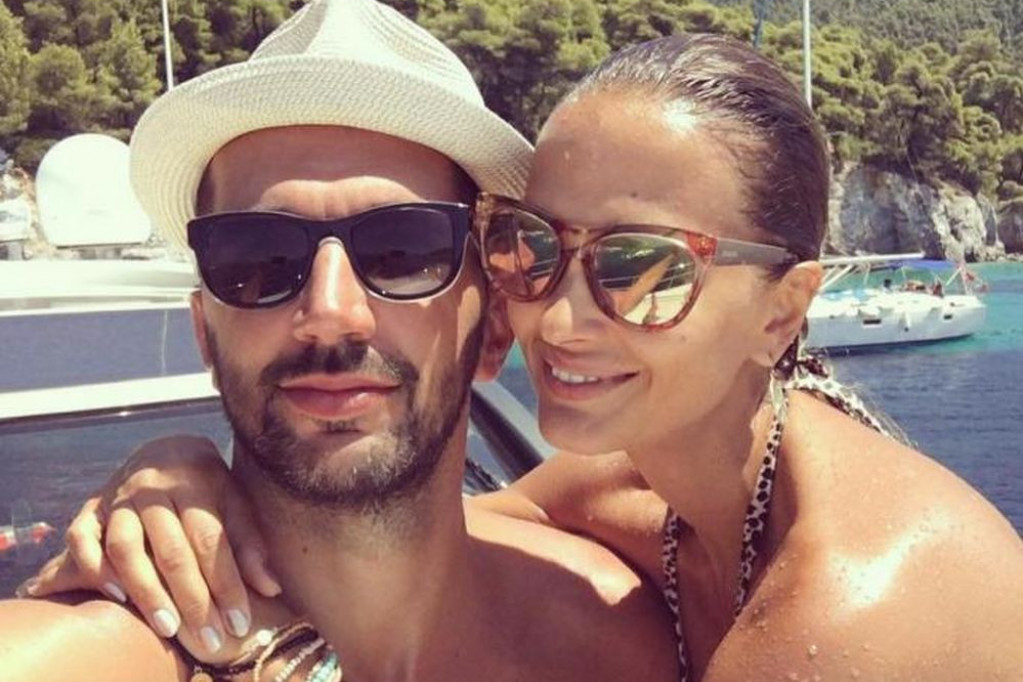 Posle toliko godina ponovo suza na Kamilinom licu: Peđa Stojaković nas je upravo oduševio NAJLEPŠIM VESTIMA iz Amerike (FOTO) Posle toliko godina ponovo suza na Kamilinom licu: Peđa Stojaković nas je upravo oduševio NAJLEPŠIM VESTIMA iz Amerike (FOTO)