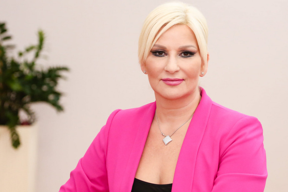 Smelija otkad nije ministarka: Providna čipkana bluza Zorane Mihajlović zapalila Instagram, pogledajte kako joj stoji (FOTO) Smelija otkad nije ministarka: Providna čipkana bluza Zorane Mihajlović zapalila Instagram, pogledajte kako joj stoji (FOTO)