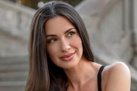 Kupaći Dragane Kosjerine za smelije dame: Voditeljka pokazala izvajano, osunčano telo, svi komentarišu jedno (FOTO)