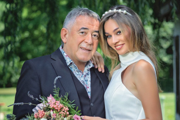 VENČANJE Mime Karadžića: Mlada je mnogo mlađa, venčanica je kao iz bajke! Pogledajte ekskluzivne fotografije VENČANJE Mime Karadžića: Mlada je mnogo mlađa, venčanica je kao iz bajke! Pogledajte ekskluzivne fotografije