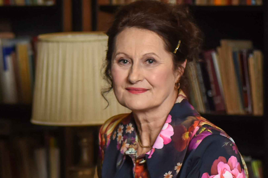 Mlade koleginice je nagovorile da promeni lični opis: Pogledajte prve fotografije novog lica Danice Ristovski, da li je prepoznajete? Mlade koleginice je nagovorile da promeni lični opis: Pogledajte prve fotografije novog lica Danice Ristovski, da li je prepoznajete?