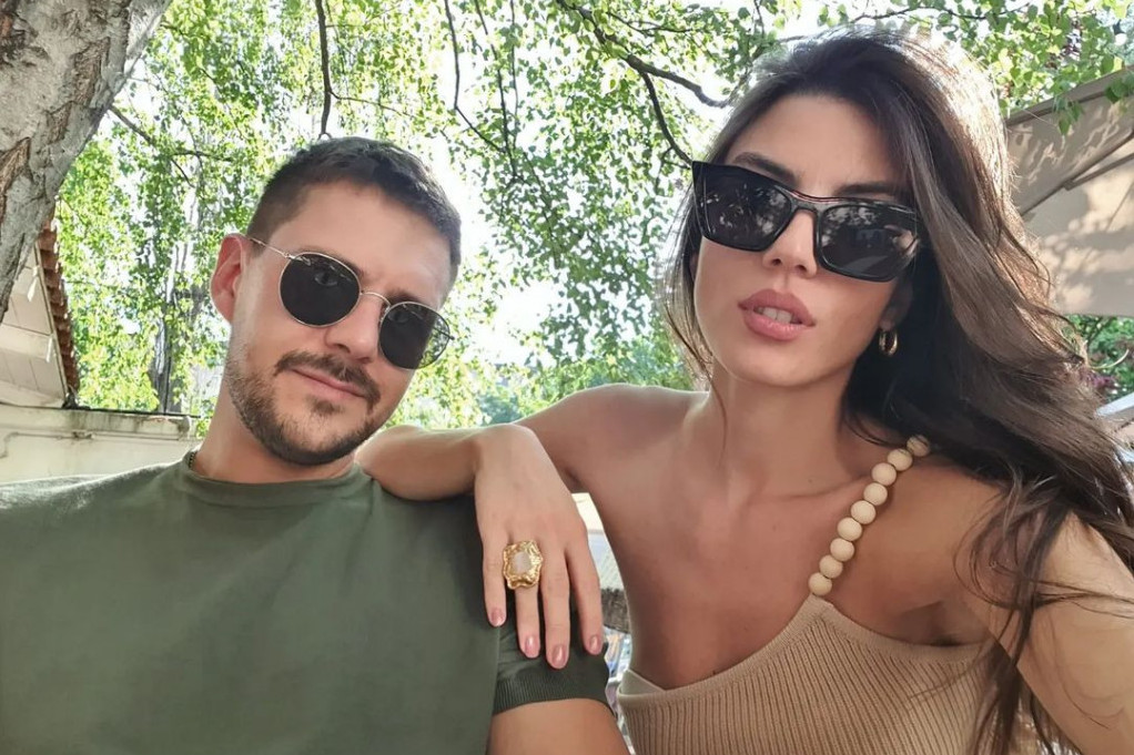 RASTALI SE Miloš Biković i Ivana Malić, glumac se oglasio na Instagramu (FOTO) RASTALI SE Miloš Biković i Ivana Malić, glumac se oglasio na Instagramu (FOTO)