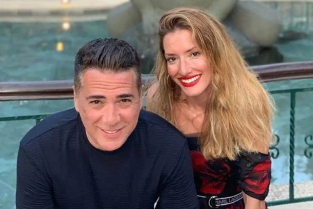 Jovana i Željko Joksimović golišavi u kupaćem na privatnoj plaži: Pogledajte samo kako ona izgleda i šta radi kad misli da nema kamera Jovana i Željko Joksimović golišavi u kupaćem na privatnoj plaži: Pogledajte samo kako ona izgleda i šta radi kad misli da nema kamera