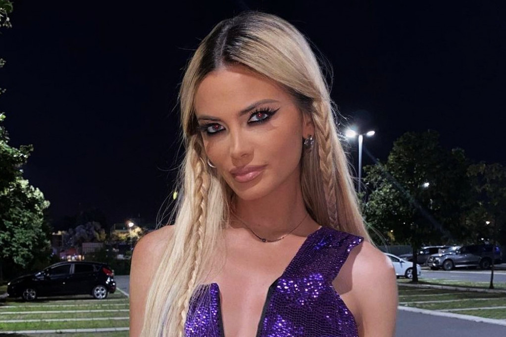 Preokret! Novi detalji odnosa Milice Pavlović s majkom ukazuju da ni sama pevačica nije znala celu istinu Preokret! Novi detalji odnosa Milice Pavlović s majkom ukazuju da ni sama pevačica nije znala celu istinu