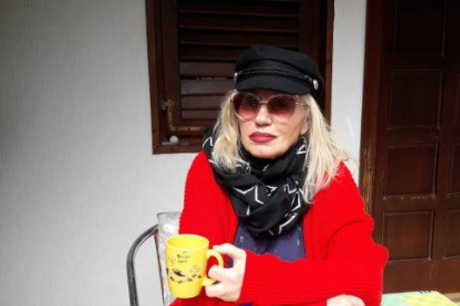 Dom Nade Topčagić na Tari je sve o čemu maštate: Pevačica pokazala kako je renovirala vikendicu i svi joj zavide na OVOM RAJU (FOTO) Dom Nade Topčagić na Tari je sve o čemu maštate: Pevačica pokazala kako je renovirala vikendicu i svi joj zavide na OVOM RAJU (FOTO)