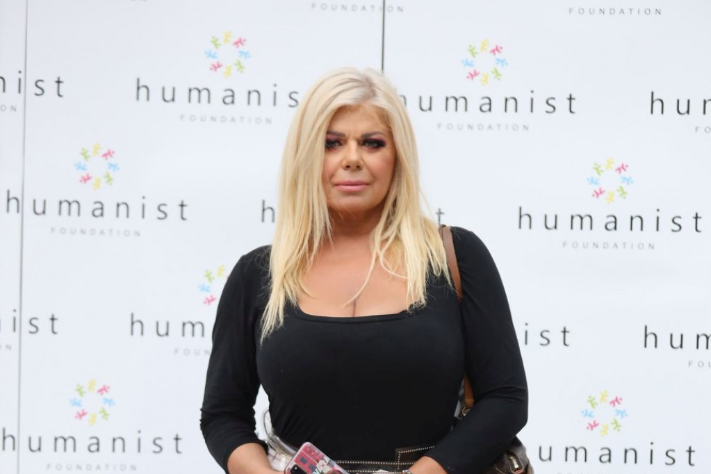 Nije se dalo da ima decu s njim… Ovaj poznati i moćni muškarac je najveća ljubav Zorane Pavić, ovako je pričao o njoj (FOTO) Nije se dalo da ima decu s njim… Ovaj poznati i moćni muškarac je najveća ljubav Zorane Pavić, ovako je pričao o njoj (FOTO)