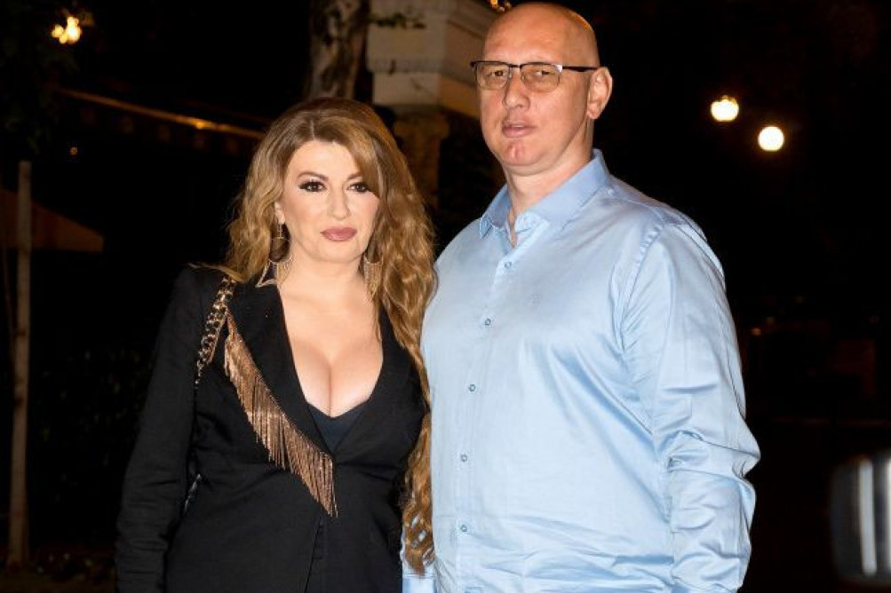 TRUDNA Viki Miljković, Ceca je uz nju i prva je čestitala! Evo kako joj stoji stomačić i koliko je Taške SREĆAN (FOTO) TRUDNA Viki Miljković, Ceca je uz nju i prva je čestitala! Evo kako joj stoji stomačić i koliko je Taške SREĆAN (FOTO)