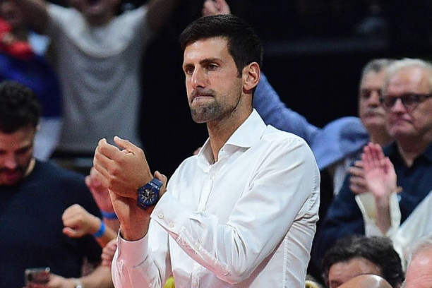 Prvi put sa tatom na košarkašku utakmicu: Mali Stefan Đoković sinoć bio najveća zvezda u Areni, pogledajte fotke Prvi put sa tatom na košarkašku utakmicu: Mali Stefan Đoković sinoć bio najveća zvezda u Areni, pogledajte fotke
