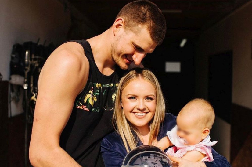 Nikad viđene fotografije venčanja Nikole Jokića otkrivaju tajnu: Pogledajte kako se zaista košarkaš ophodi prema svojoj supruzi Nikad viđene fotografije venčanja Nikole Jokića otkrivaju tajnu: Pogledajte kako se zaista košarkaš ophodi prema svojoj supruzi