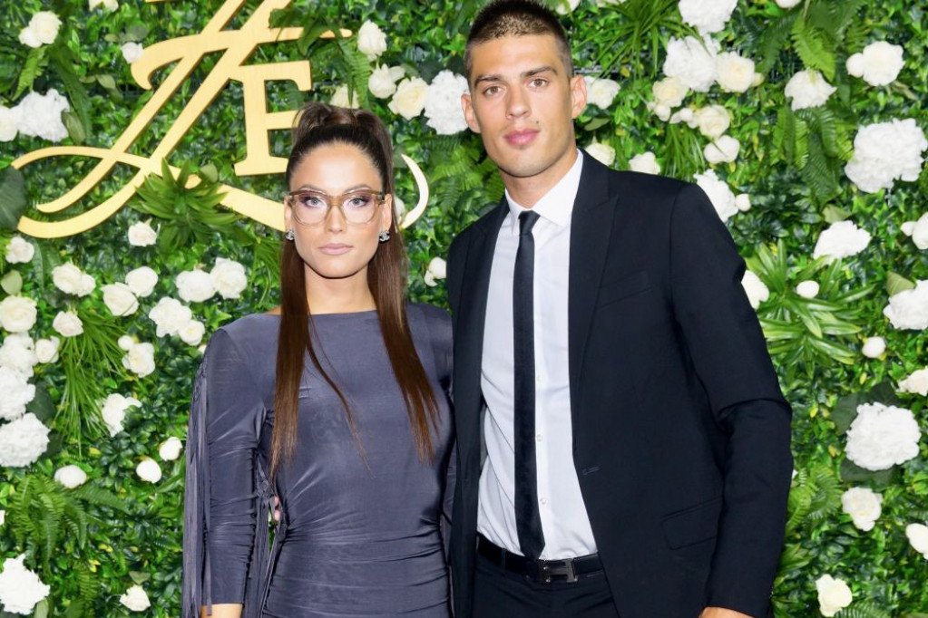 Do RASTANKA je moralo doći! Vujadin Savić se oglasio na Instagramu i slomio srce svima: Ovo je njegovo saopštenje (FOTO) Do RASTANKA je moralo doći! Vujadin Savić se oglasio na Instagramu i slomio srce svima: Ovo je njegovo saopštenje (FOTO)
