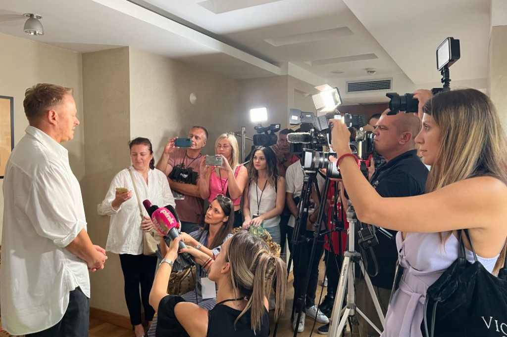 Beauty spektakl: Dušan Lazić na drugom beogradskom Master Class-u otkrio tajne svoje umetnosti Beauty spektakl: Dušan Lazić na drugom beogradskom Master Class-u otkrio tajne svoje umetnosti