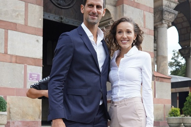 Pogledajte te stajlinge: Jelena i Novak Đoković sa decom na venčanju Đorđa i Saške, Tarina haljinica će vas oduševiti (FOTO)