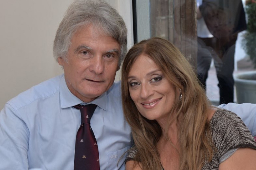 Dule Savić uslikan KAKO MAZI pevačicu koju svi dobro znamo! Hoće li Marina poći putem snaje Mirke i mužu oprostiti? (FOTO) Dule Savić uslikan KAKO MAZI pevačicu koju svi dobro znamo! Hoće li Marina poći putem snaje Mirke i mužu oprostiti? (FOTO)